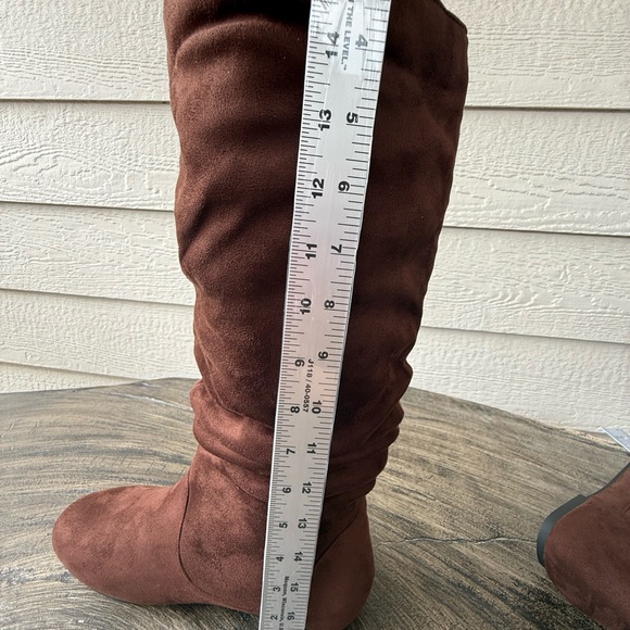 Journee Collection Women's Brown Faux Suede Size 9 - Picture 2 of 6